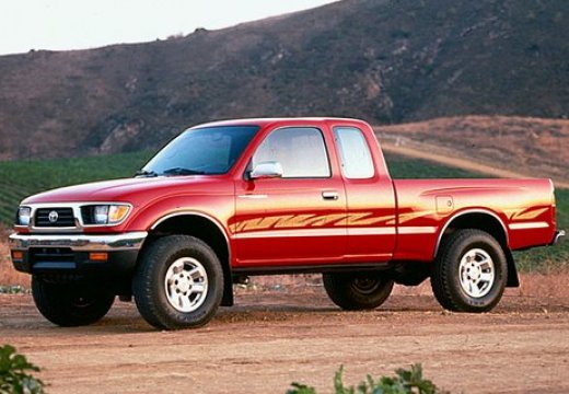 Toyota Tacoma pickup czerwony jasny przedni lewy
