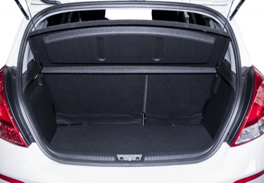 HYUNDAI i20 II hatchback biały przestrzeń załadunkowa