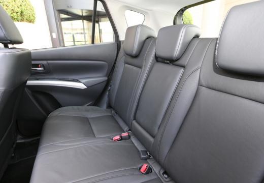SUZUKI SX4 hatchback wnętrze