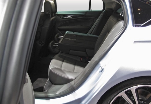 OPEL Insignia Grand Sport hatchback wnętrze