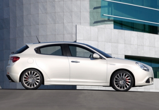 ALFA ROMEO Giulietta I hatchback biały boczny prawy
