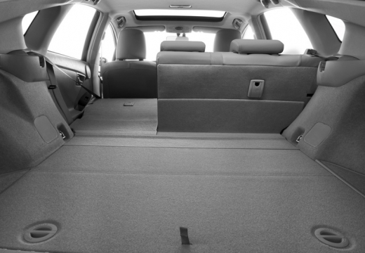 Toyota Prius III hatchback przestrzeń załadunkowa