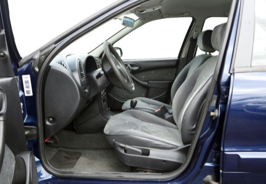 CITROEN Xsara II hatchback wnętrze