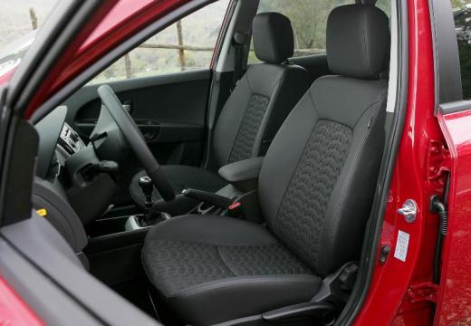 KIA Ceed I hatchback czerwony jasny wnętrze