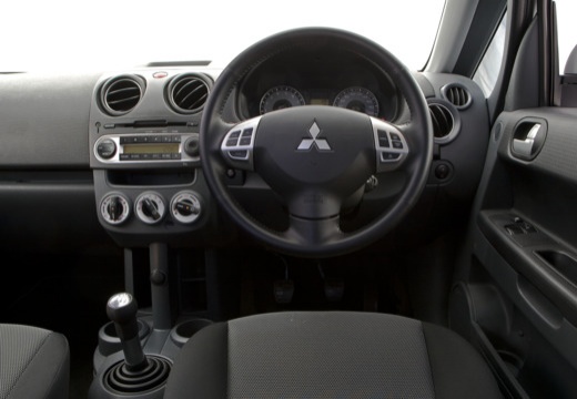 MITSUBISHI Colt VI hatchback biały tablica rozdzielcza