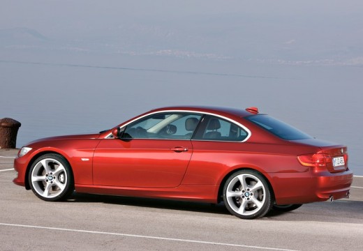BMW Seria 3 E92 II coupe czerwony jasny tylny lewy