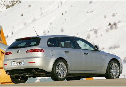 ALFA ROMEO 159 Sportwagon kombi silver grey tylny prawy