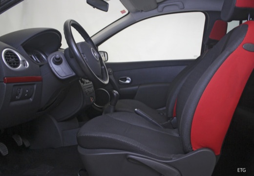 RENAULT Clio III I hatchback wnętrze