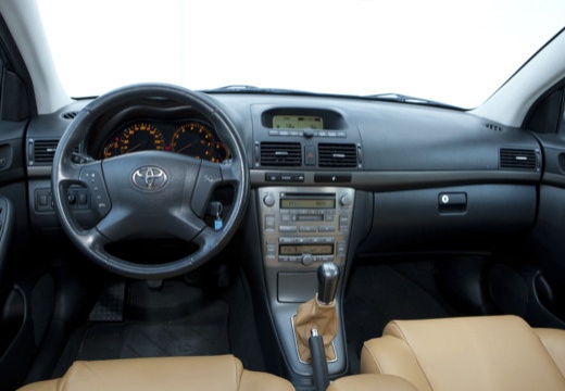 Toyota Avensis III kombi czarny tablica rozdzielcza