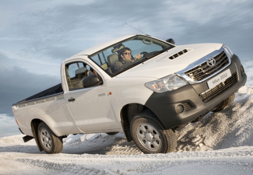 Toyota HiLux V pickup biały przedni prawy