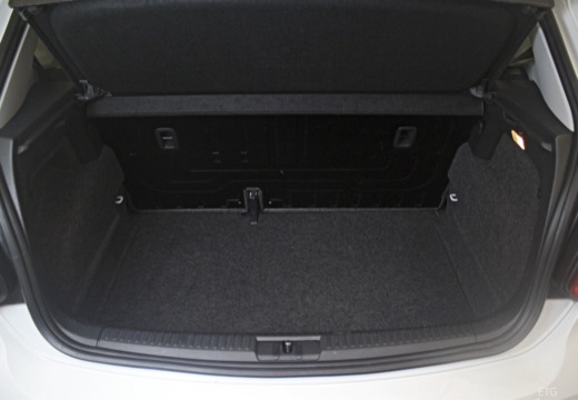 VOLKSWAGEN Polo V II hatchback przestrzeń załadunkowa