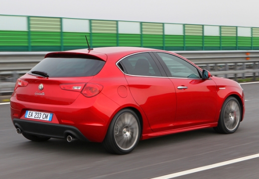 ALFA ROMEO Giulietta I hatchback czerwony jasny tylny prawy