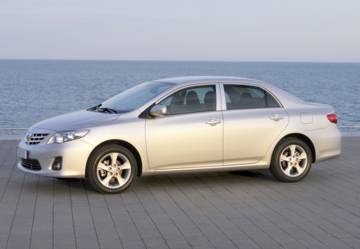 Toyota Corolla II sedan silver grey przedni lewy
