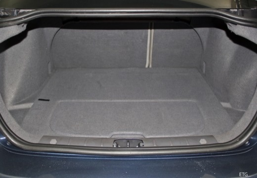 VOLVO S40 III sedan przestrzeń załadunkowa