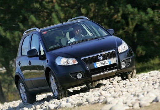 FIAT Sedici I kombi czarny przedni prawy