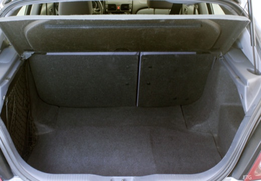 NISSAN Almera II II hatchback przestrzeń załadunkowa