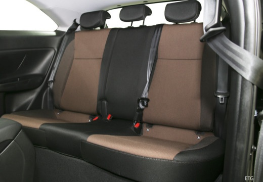 HYUNDAI i20 Coupe hatchback wnętrze