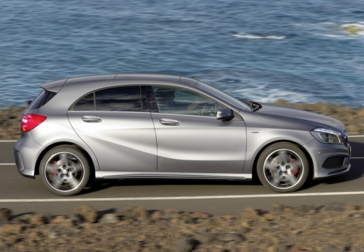 MERCEDES-BENZ Klasa A hatchback silver grey boczny prawy