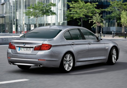 BMW Seria 5 F10 I sedan silver grey tylny prawy