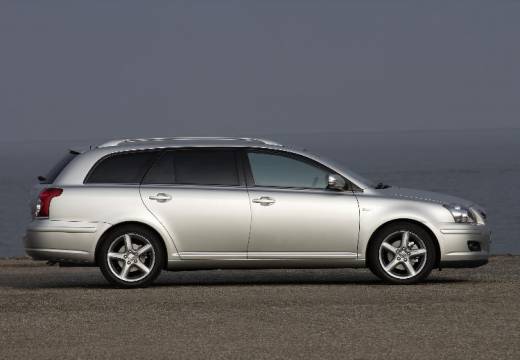 Toyota Avensis IV kombi silver grey boczny prawy
