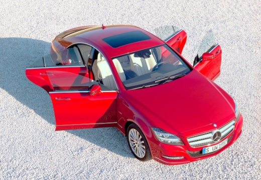 MERCEDES-BENZ Klasa CLS sedan czerwony jasny przedni prawy