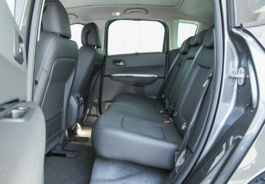 PEUGEOT 3008 hatchback wnętrze